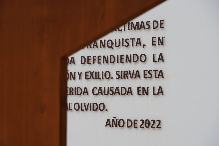 36. Puerta a la memoria 040 g