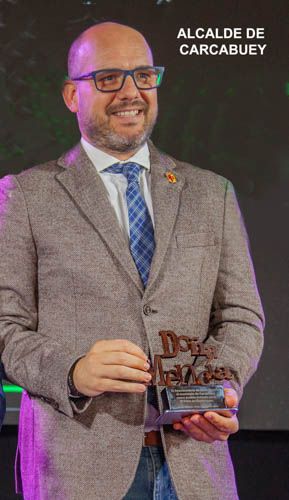 41. Estatuillas para premios 23.Alcalde de Carcabuey