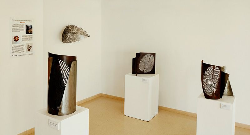 gallery 49. Dibujando el otoño en el aire y Tres proyectos de escultura pública 10.Memoria y hoja