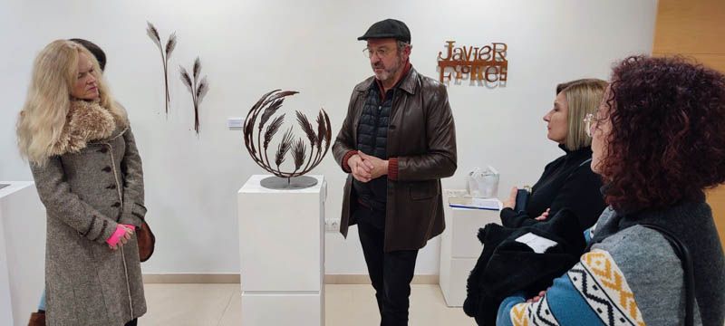 gallery 49. Dibujando el otoño en el aire y Tres proyectos de escultura pública 18 h